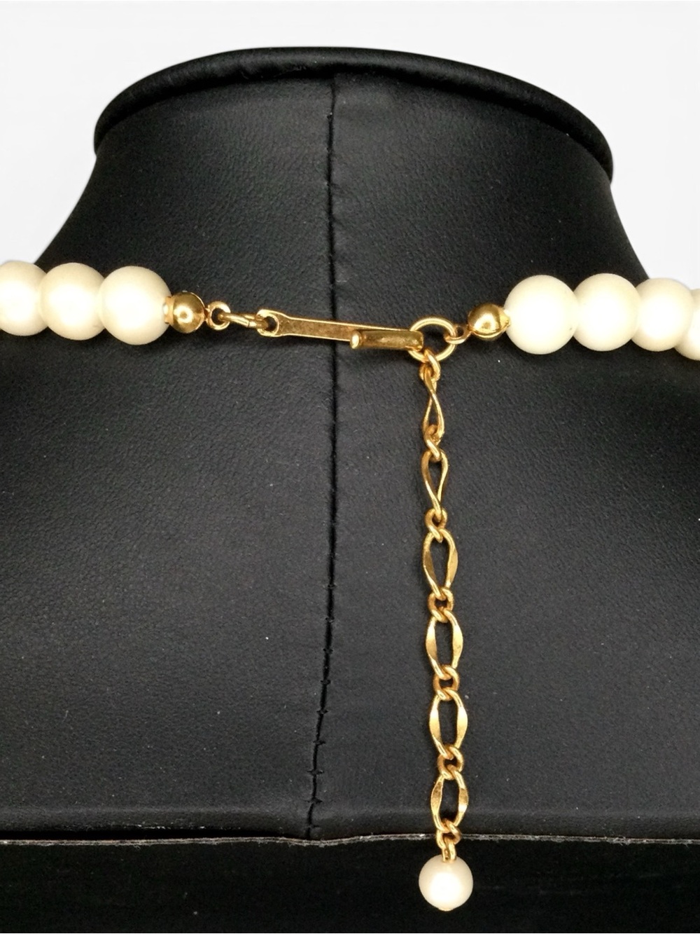 Vintage 1993 Avon “Portraits of Love” Faux Pearl Triple‑Strand Braided Necklace - Picture 7 of 11